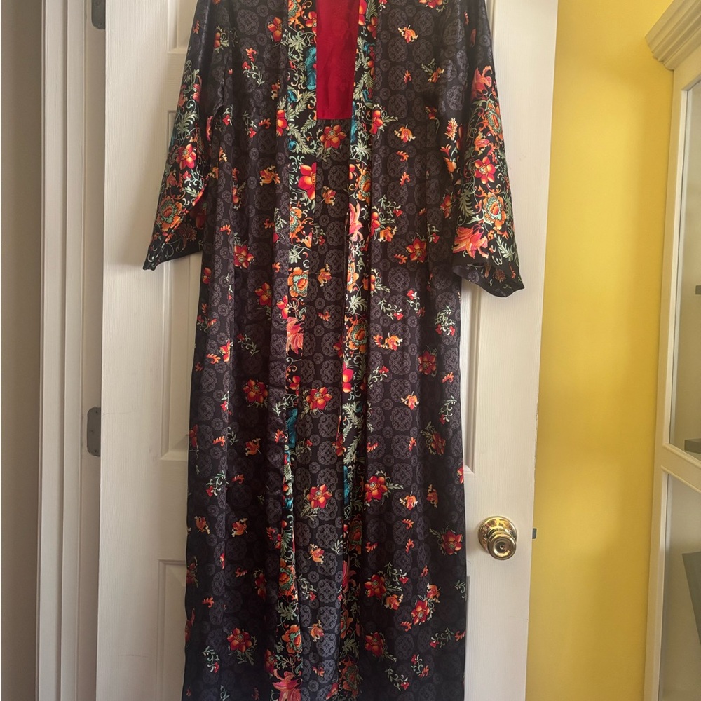 Ivy & Annabelle Floral Black and Red Robe